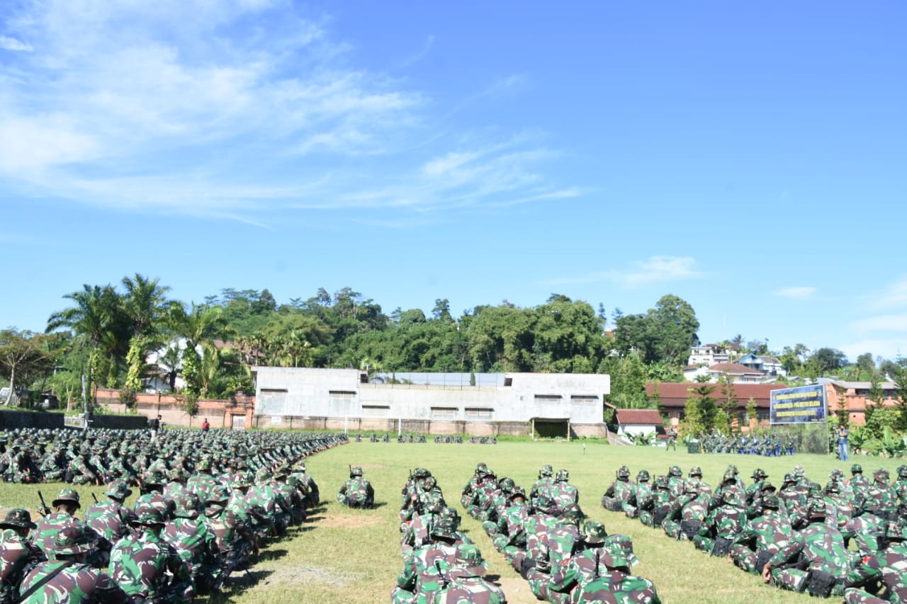 Danrem 073/Makutarama Buka Latihan Penyiapan Pratugas Satgas Pamtas RI-PNG Yonif 410/Alugoro